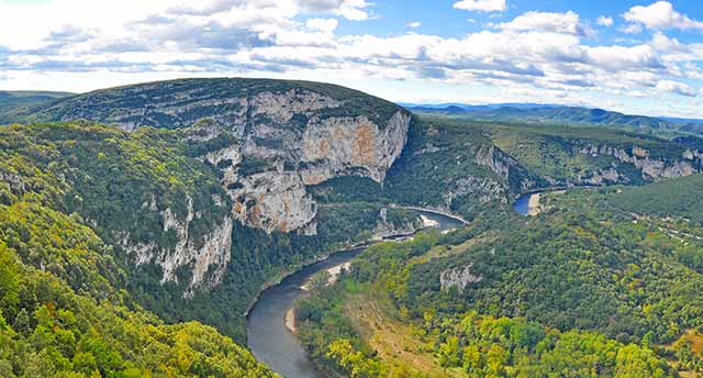 Activités touristiques en Ardèche du nord autour du gîte de l'Huilerie de Tourtel